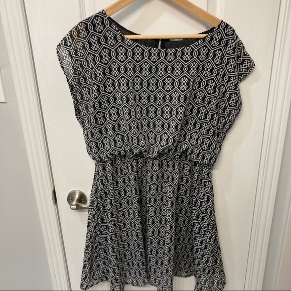 3/$30 Japna Midi Black/white patterned dress Size L - Picture 6 of 6